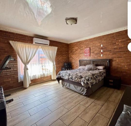 4 Bedroom Property for Sale in Hillcrest Northern Cape